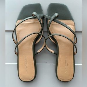 Banana Republic green sandals size 7
